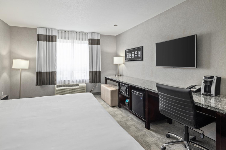 Bedroom 2, Home Inn & Suites Regina Airport, Division No. 6