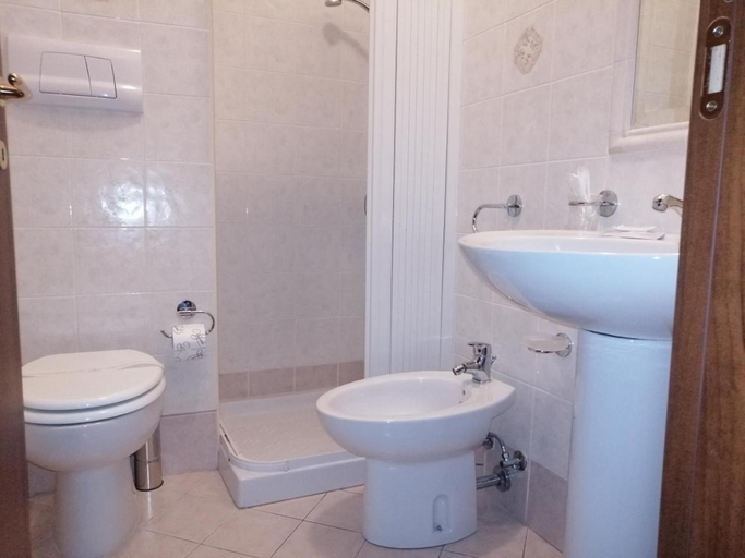 Bathroom 5, B&B L'antico borgo, L'Aquila