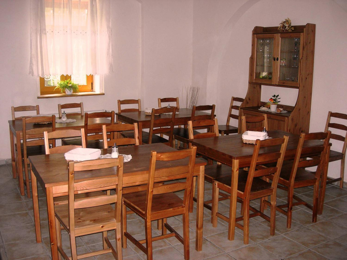 Others 2, Penzion Ve Skale, Sokolov