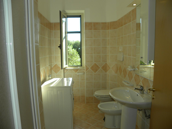 Bathroom 3, Seamoon Residence, Salerno