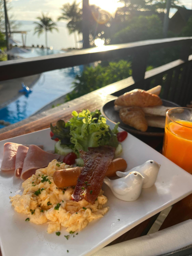 Food & Drinks