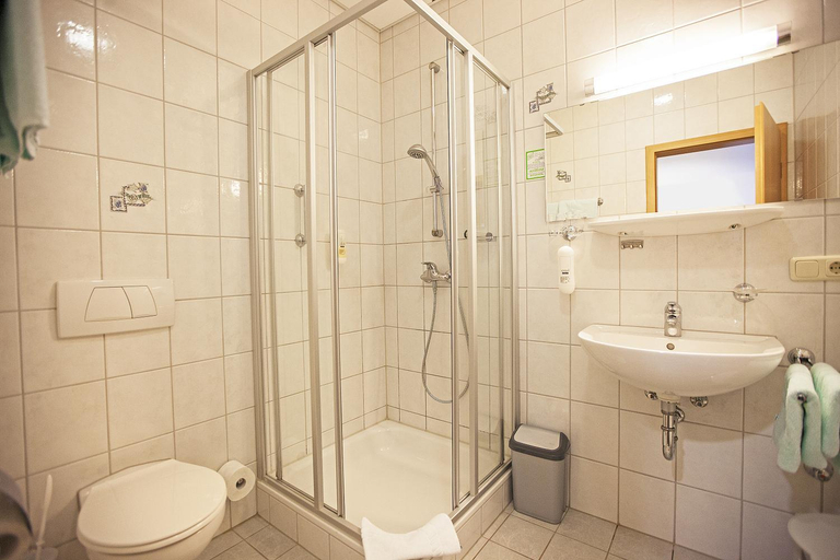 Bathroom 3, Zum Brau-Toni, Neumarkt in der Oberpfalz