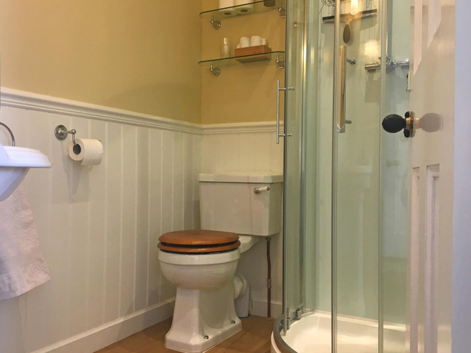 Bathroom 2, Rutherford House, Scottish Borders
