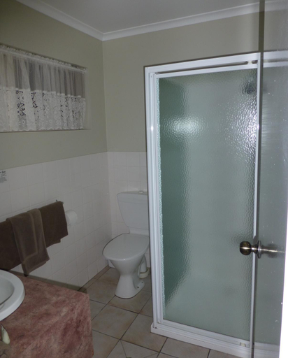 Bathroom 2, Inverloch Central Motor Inn, Bass Coast Bal