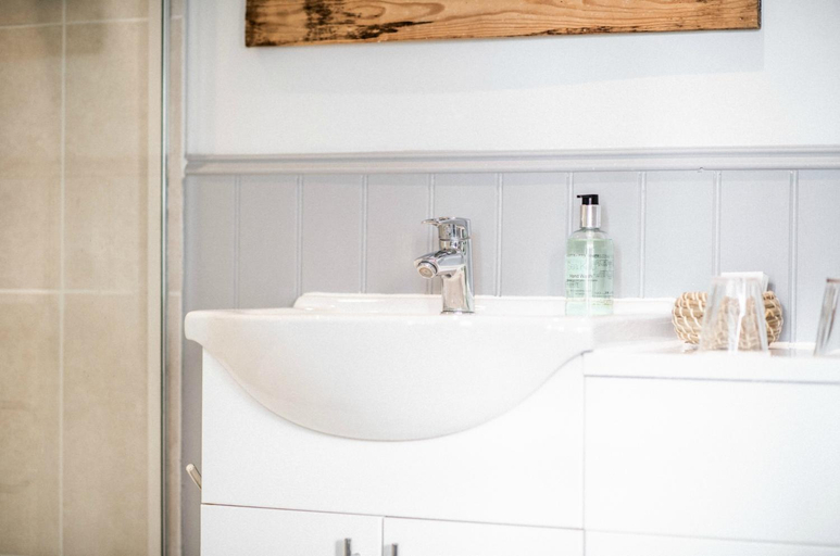 Bathroom 2, Dukes Inn, Devon