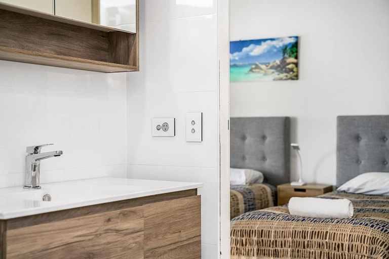 Bathroom 2, Rainbow Bay Resort, Gold Coast