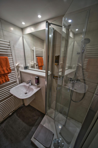 Bathroom 4
