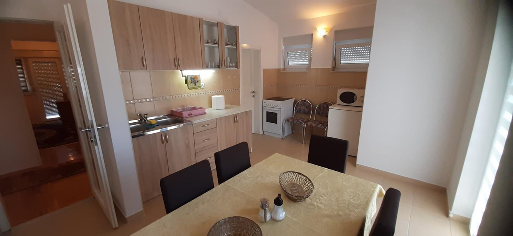 Others 4, Apartmani Paradise