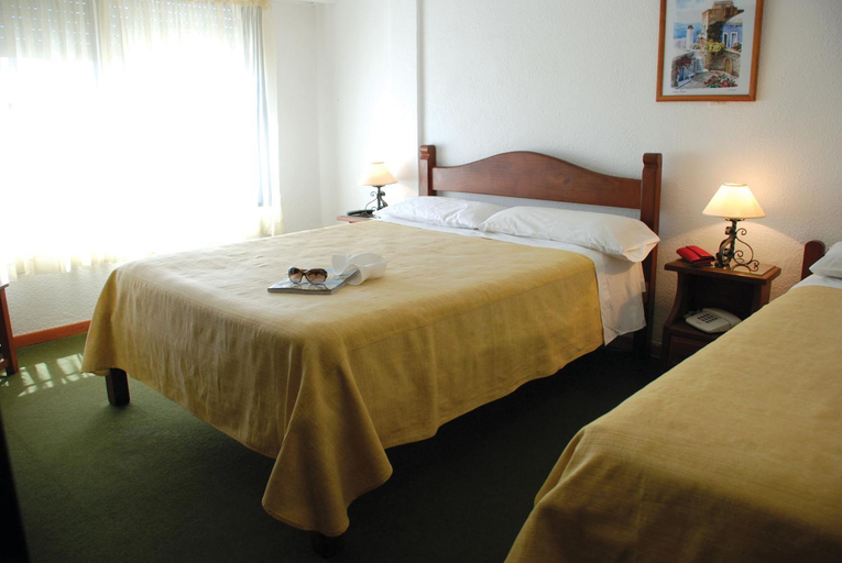 Others 3, Hotel Antares, San Antonio