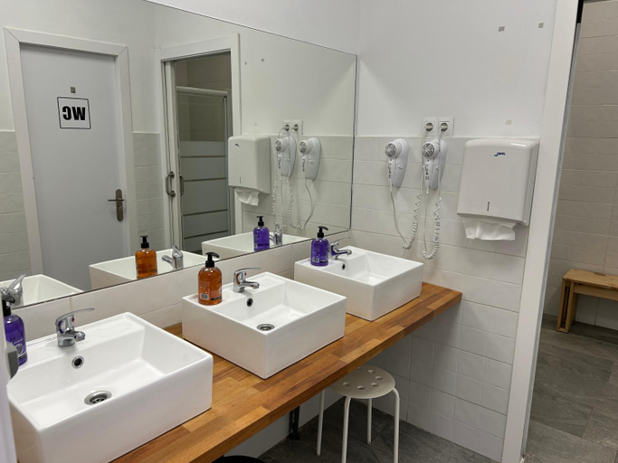 Bathroom 5, Albergue SCQ, A Coruña