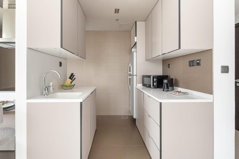 Others 5, Frank Porter - West Avenue, Dubai