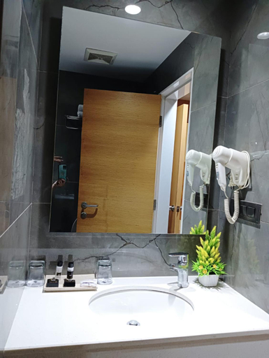 Bathroom 3, Hotel Suba Elite Vadodara, Vadodara