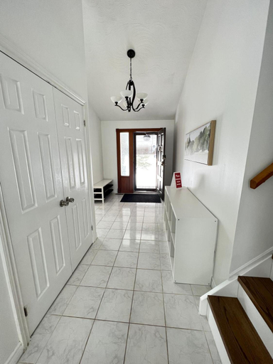 4, Letitia Heights !G Stylish and Spacious Private Bedroom with Shared Bathroom, Simcoe