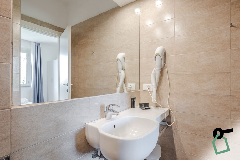 Bathroom 5, Hotiday Room Collection - Lacona, Livorno