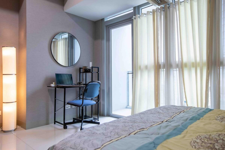 Bedroom 3, Uptown Parksuites 2 with Netflix and WI Fi 100mbps, Taguig