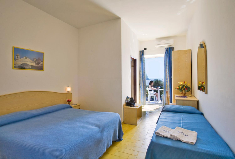 Bedroom 3, Riva del Sole, Napoli