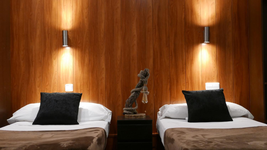 Others 2, Hostal Don Pedro, Madrid
