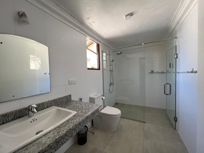 Bathroom 4, Tea Bush Hotel, Nuwara Eliya