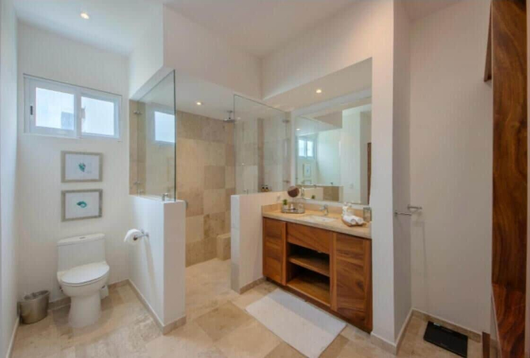 Bathroom, Belle Vie Golden Zone Condos, Compostela