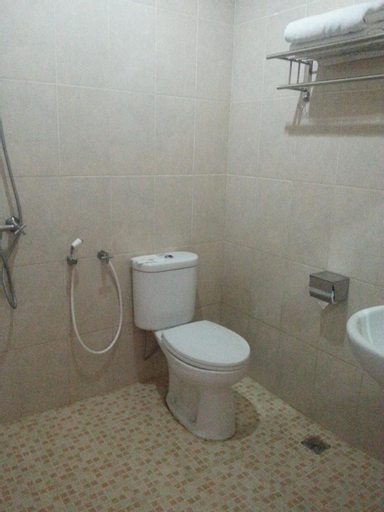 Bathroom 13