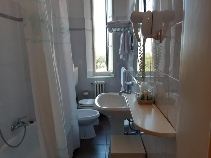 Bathroom 4