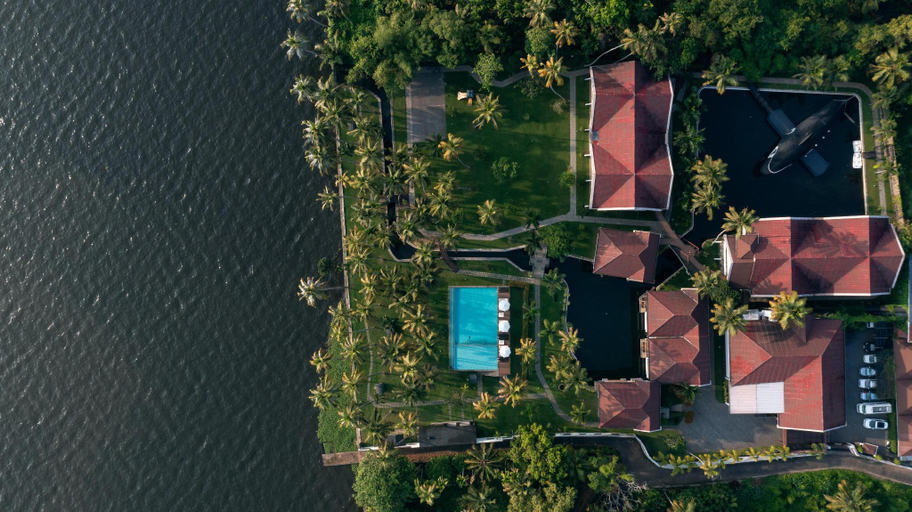 Exterior & Views