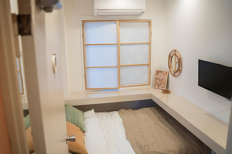 Bedroom 2, Business Hotel Korea Pavilion, Itabashi