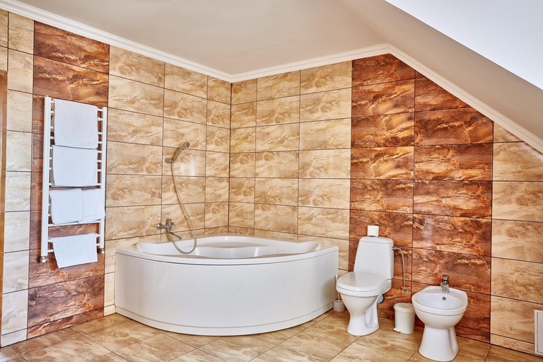Bathroom 3, Taras Bulba, Kamianets'-Podil's'ka