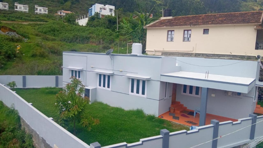 Exterior & Views