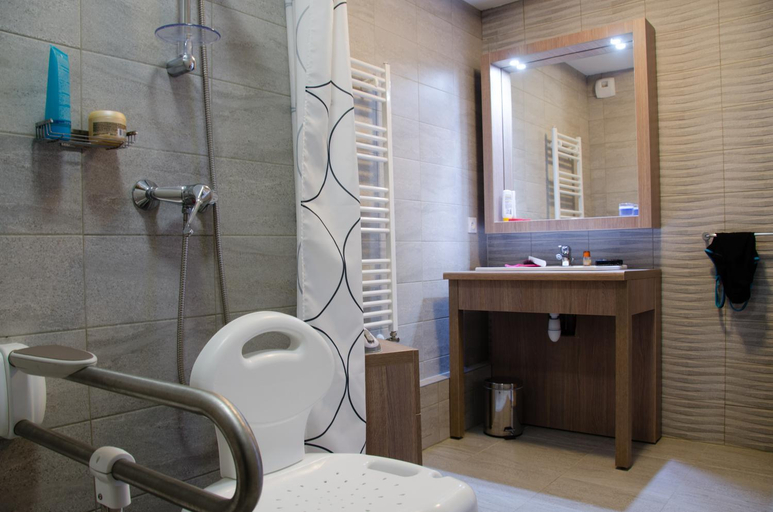 Bathroom 2, Residence Ambroise Pare, Hérault