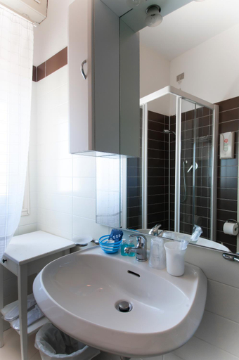 Bathroom 2, Hotel Telenia, Venezia