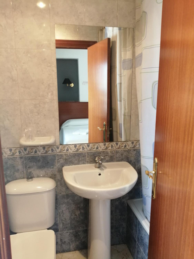 Bathroom 4, Hostal Jaime I, Huesca