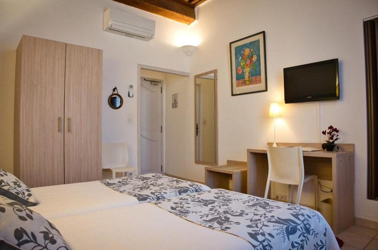 Bedroom 2, La Taverne, Gard