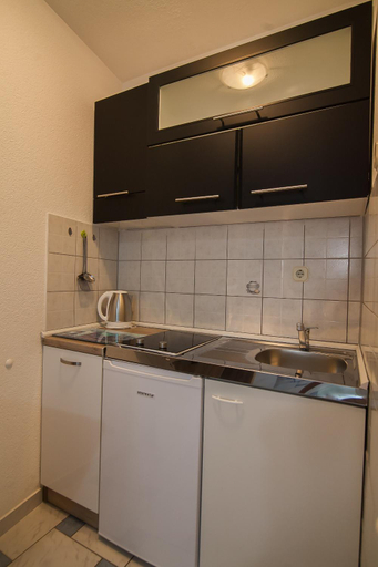 Kitchen 5, Aurora Apartments, Bol