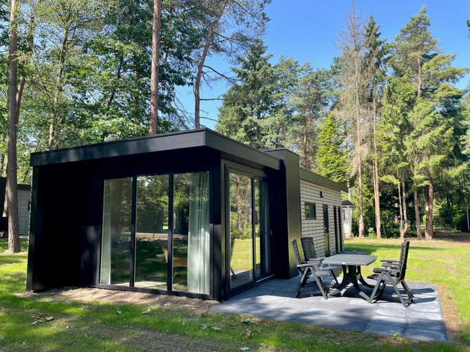 Exterior 5