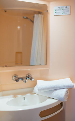 Bathroom 5, Hotel Cerise Nancy, Meurthe-et-Moselle