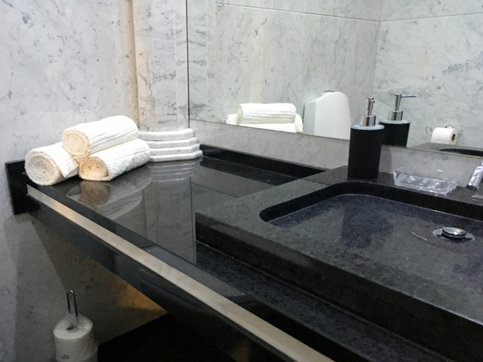 Bathroom 2, Sleep In Bucelas, Loures