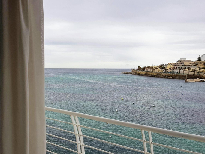 Others 3, Riviera Holiday Apartments - Seafront - Wifi