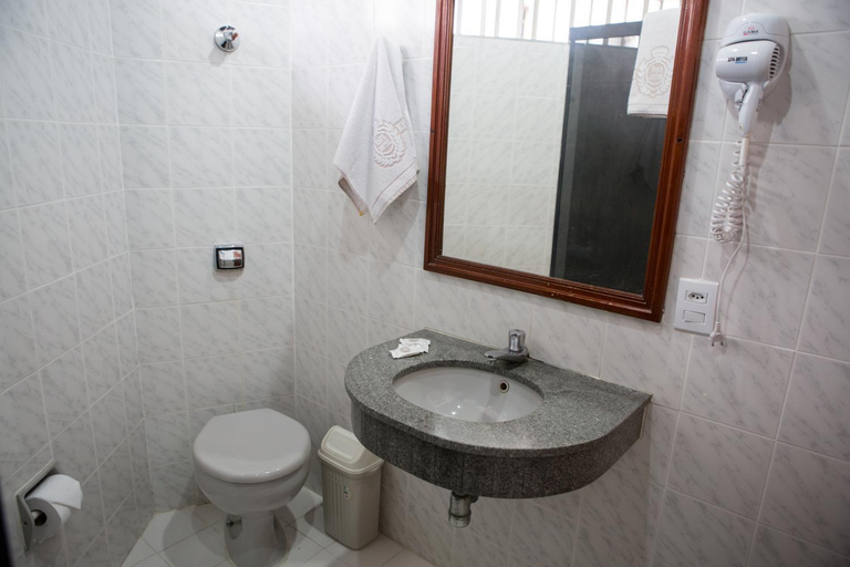 Bathroom, Kafe Hotel, Guararapes