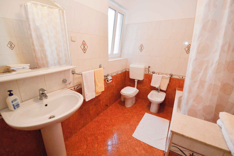 Bathroom 3, Apartments in Vinkuran/istrien 11042, Medulin
