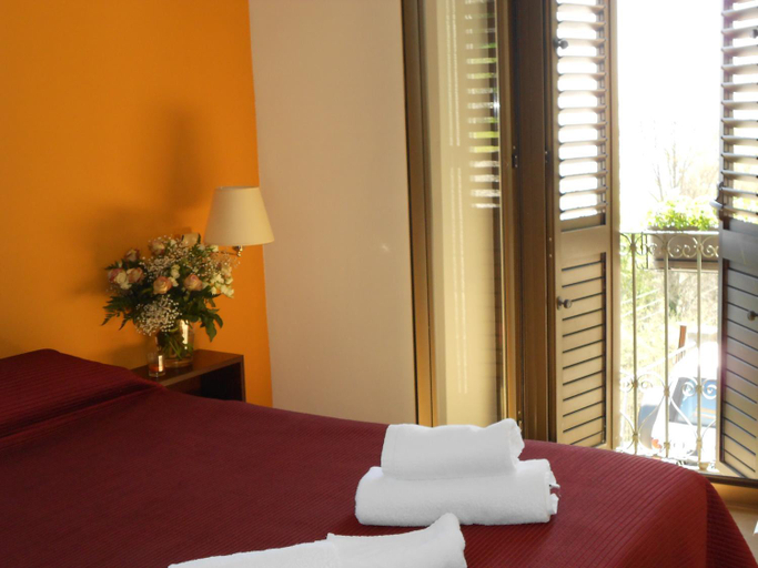 Bedroom 2, Santuari de la Salut de Sant Feliu de Pallerols, Girona