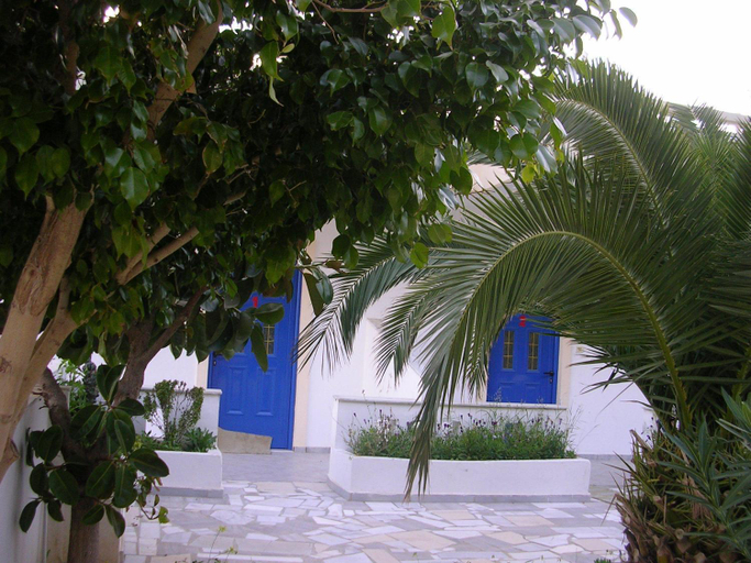 Garden, Stefanos Apartments, Crete