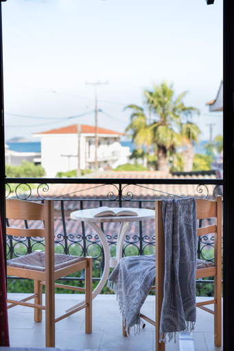 Others 2, Socrates studio, Ionian Islands