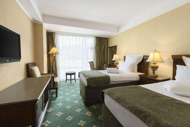 Bedroom 2, Ramada by Wyndham Brasov, Brasov