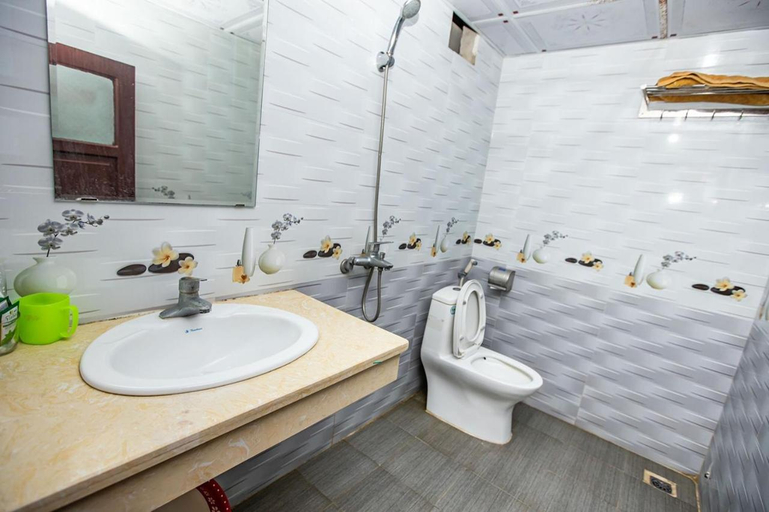 Bathroom, Huong Ly 2 Hotel Sam Son, Sầm Sơn