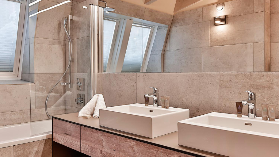 Bathroom 2, Mountain Spa Residences, Landeck