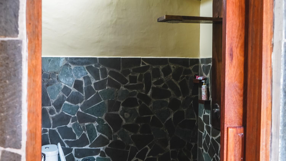 Bathroom 4, Madaira Villa Senggigi, Lombok
