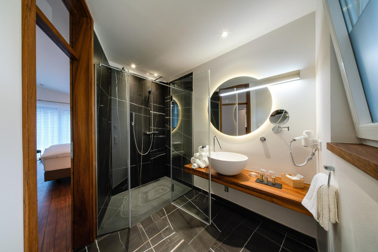 Bathroom 4