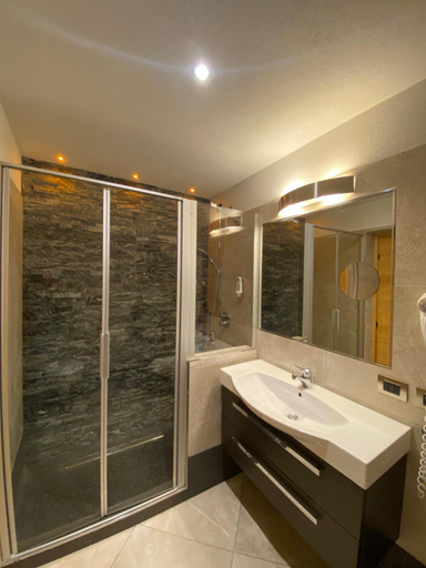 Bathroom 3, Hotel Laurino, Trento