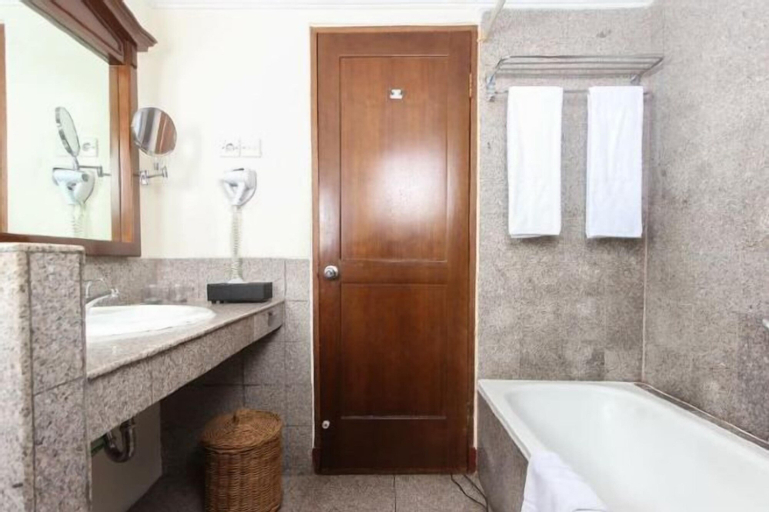 Bathroom 24